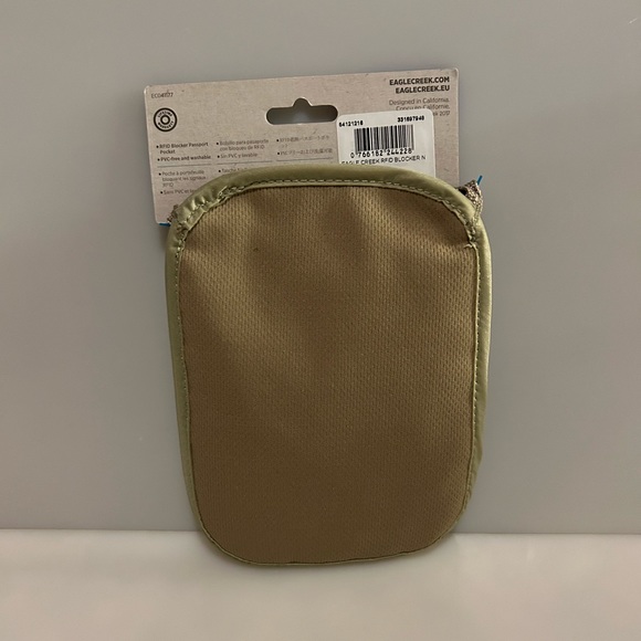 New Eagle Creek Travel Neck Wallet RFID Blocker NWT - Picture 2 of 3